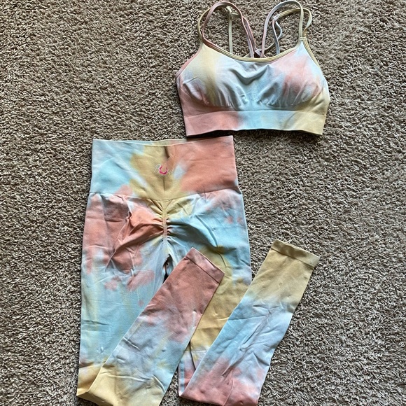 Tie Dye Workout Set - Picture 2 of 6